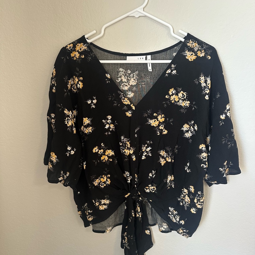 LUQ Floral Black Top with Tie Front Crop Sized Medium